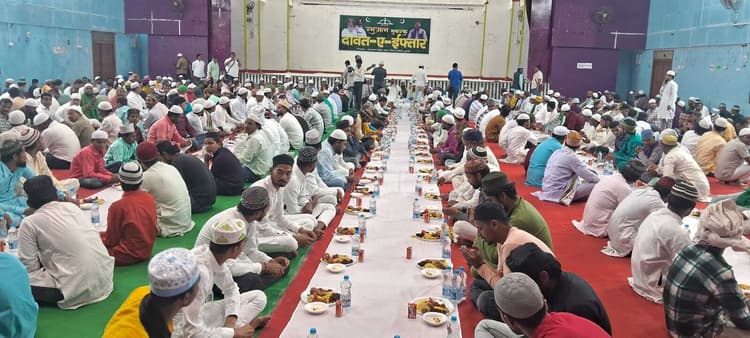 विधायक के दावत-ए-इफ्तार में दिख सामाजिक सौहार्द