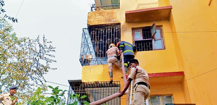 Patna News : केशव लाल प्लाजा अपार्टमेंट के फ्लैट में लगी आग, लाखों की संपत्ति खाक