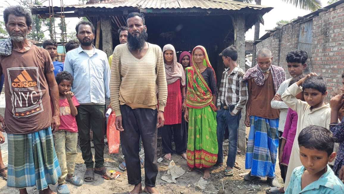 जमीन विवाद में घर में आग लगाने का आरोप