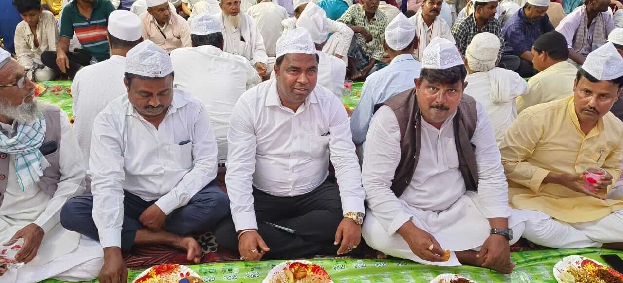 सामाजिक सद्भाव का दिखा मिशाल, दावते इफ्तार में उमड़ी लोगों की भीड़