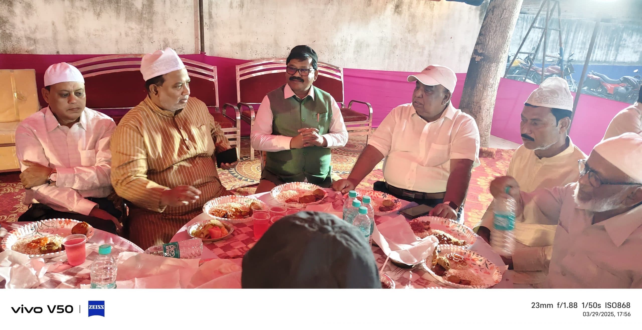 गड़गांव मोहरा में इफ्तार पार्टी का हुआ आयोजन