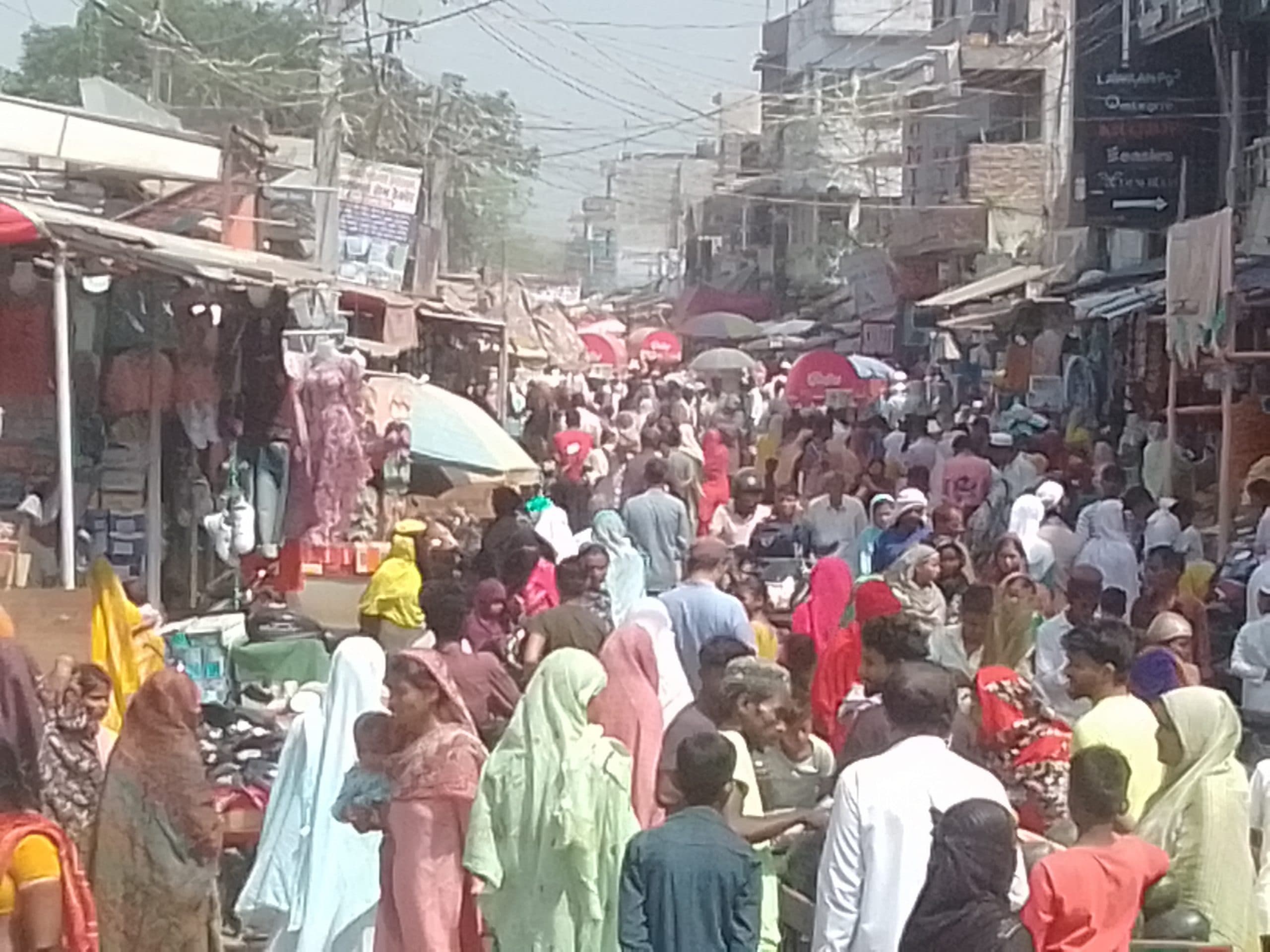 ईद को लेकर बाजार में रौनक, उमड़े खरीदार