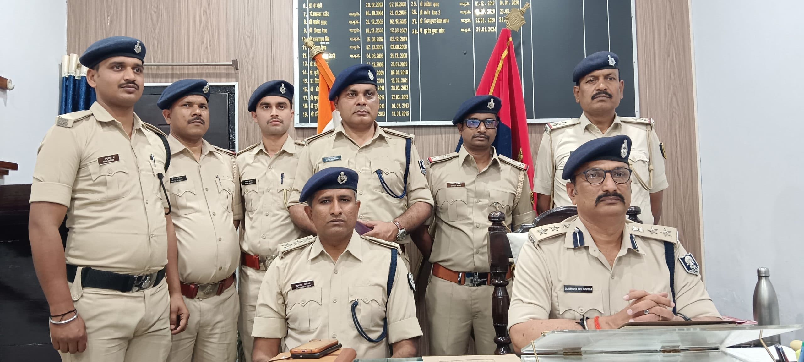 नगर के एकनंबरा रोड में लूट की योजना बना रहे पांच अपराधियों को पुलिस ने किया गिरफ्तार