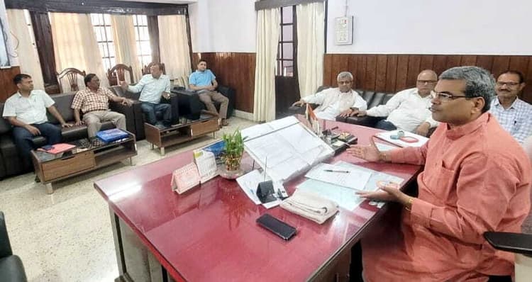 कक्षा से बिना वजह गायब रहने वाले छात्रों का होगा नामांकन रद्द