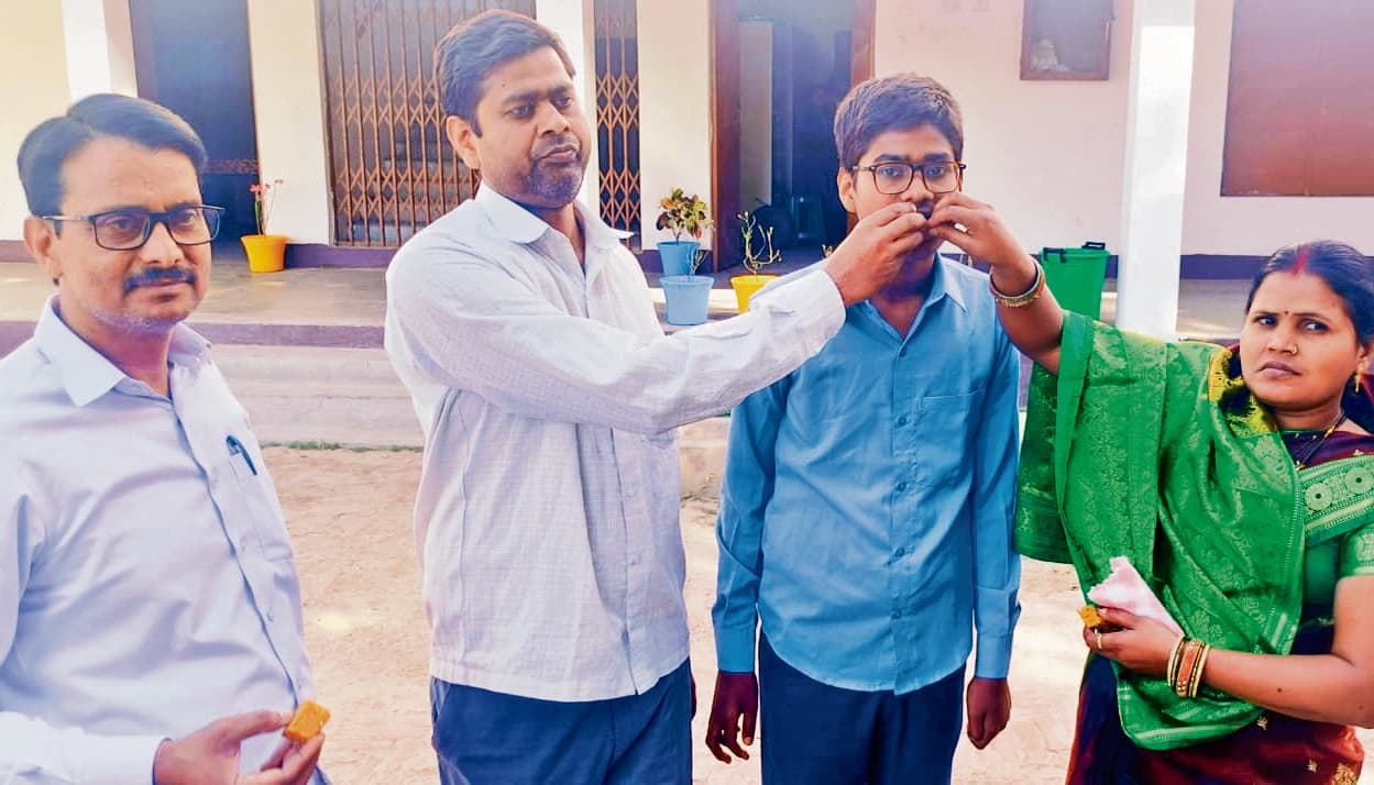 Buxar News: ग्रामीण क्षेत्र के छह छात्र-छात्राओं ने स्टेट टॉप टेन में बनायी जगह