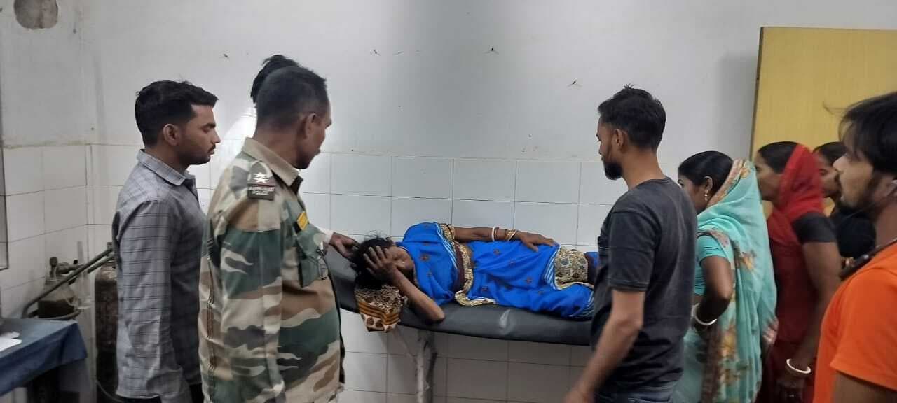 Giridih News :पिकअप वैन ने महिला को चपेट में लिया, चालक की पिटाई