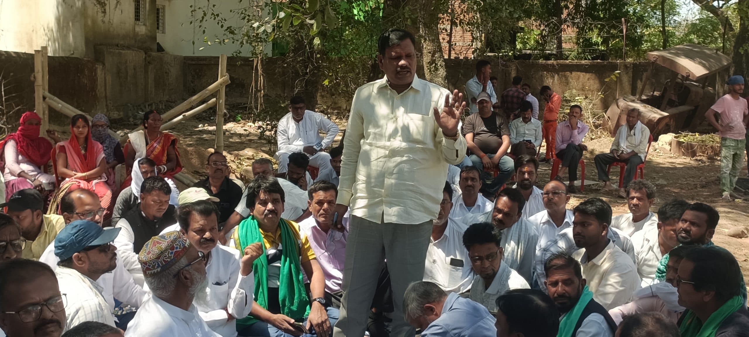 Giridih News :झामुमो कमेटी गठन में हो-हंगामा, नहीं बनी सहमित