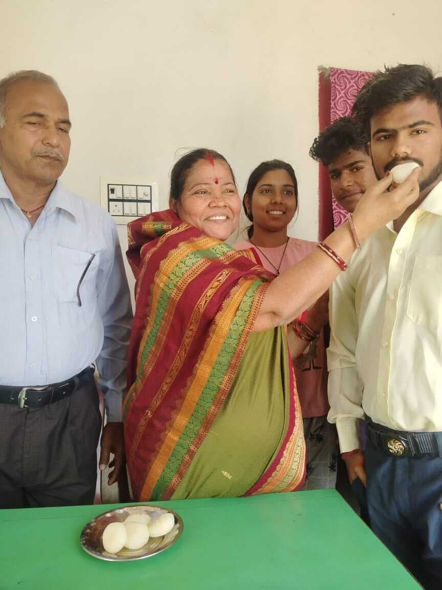 Madhubani News : दुर्गेश कुमार कर्ण ने सूबे के टॉप टेन में बनायी जगह