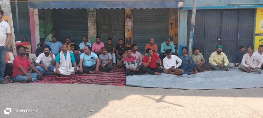 Madhubani News : व्यवसायी की बरामदगी के लिए सिमरी बाजार रखा बंद