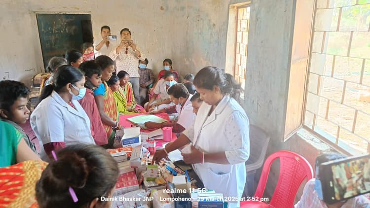 Chaibasa News : टीम ने दाल, हल्दी, सरसों तेल व पानी का लिया सैंपल, जांच को रांची भेजा