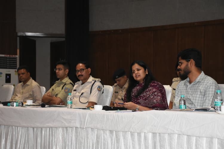 Dhanbad News : गैर लाइसेंसी अखाड़ा दल को जुलूस निकालने की नहीं मिलेगी अनुमति