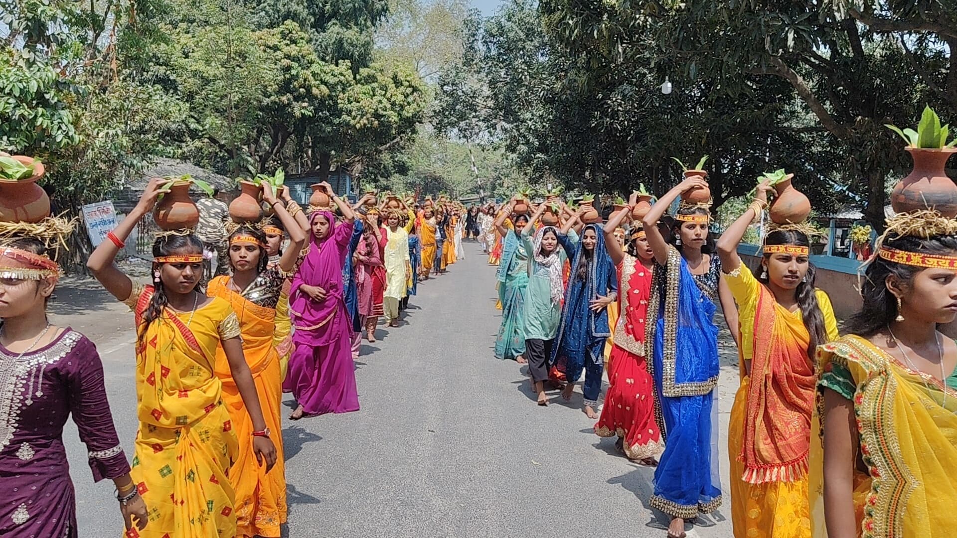 भीमनगर शिव दुर्गा मंदिर से निकाली गयी भव्य कलश शोभा यात्रा