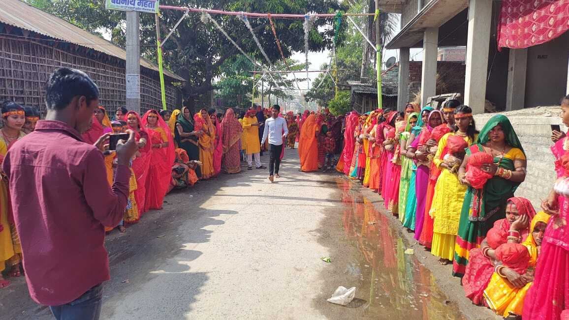 यज्ञ को लेकर निकली कलश यात्रा