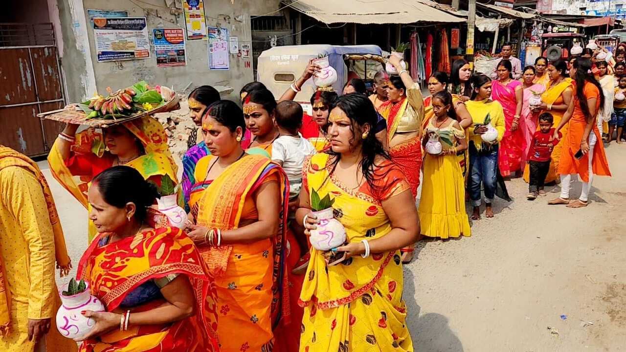 कलशयात्रा के साथ अखंड हरिनाम संकीर्तन का शुभारंभ