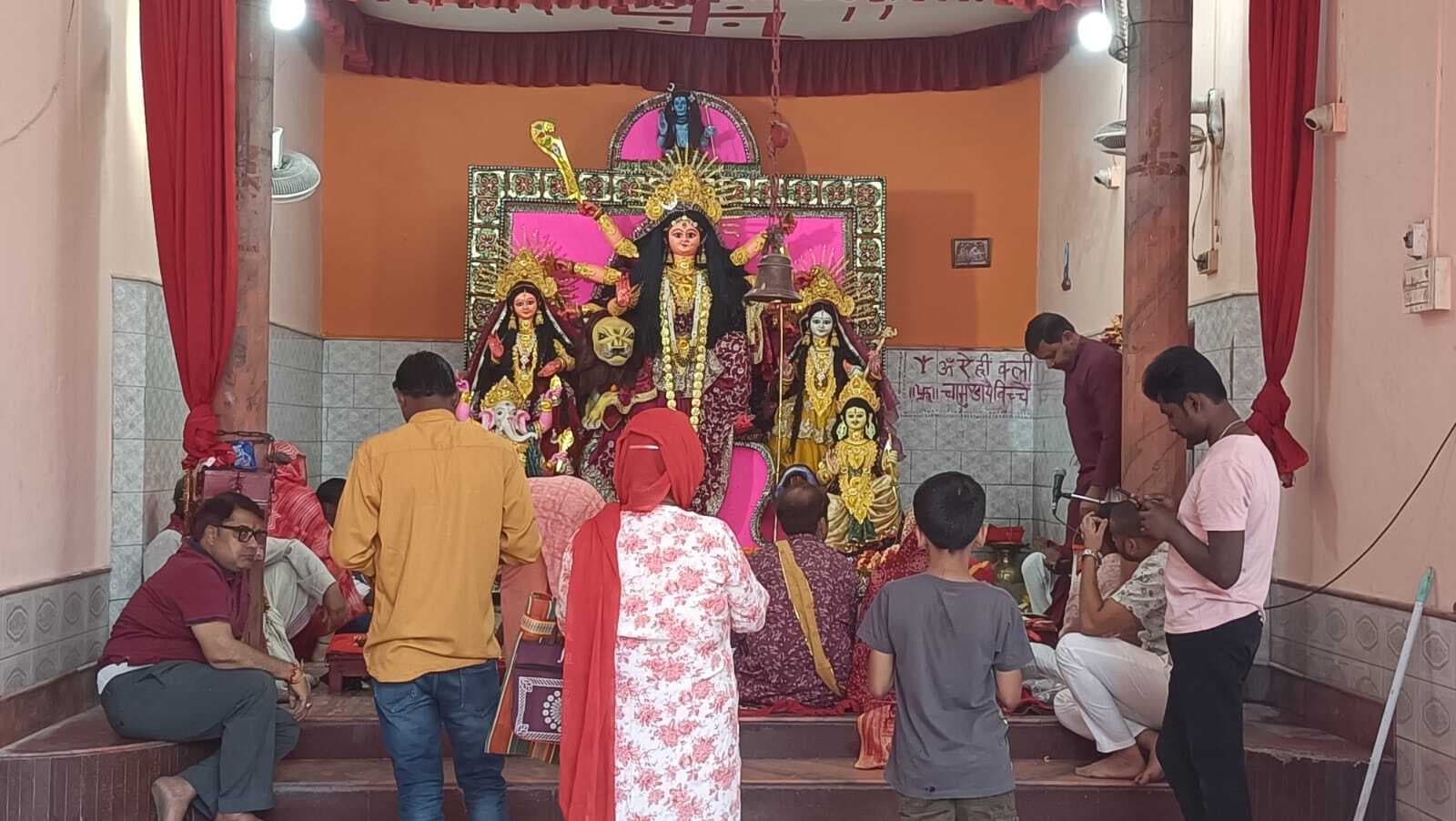 चैत्र नवरात्र के पहले दिन मां शैलपुत्री की हुई पूजा, मंदिरों में उमड़ी श्रद्धालुओं की भीड़