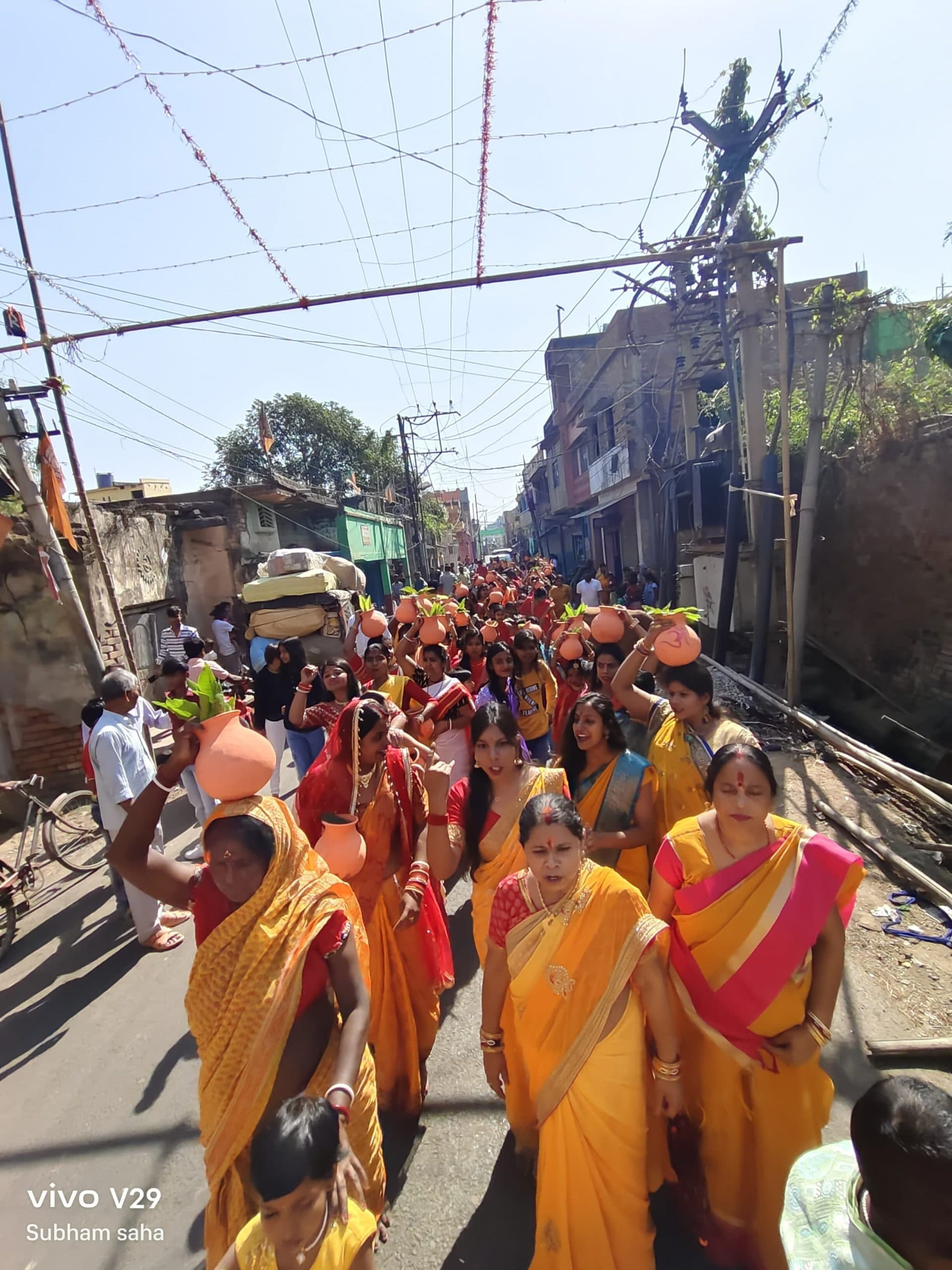 चैत्र नवरात्रि का शुभारंभ, राजमहल व मंगलहाट में कन्याओं ने निकाली कलश यात्रा