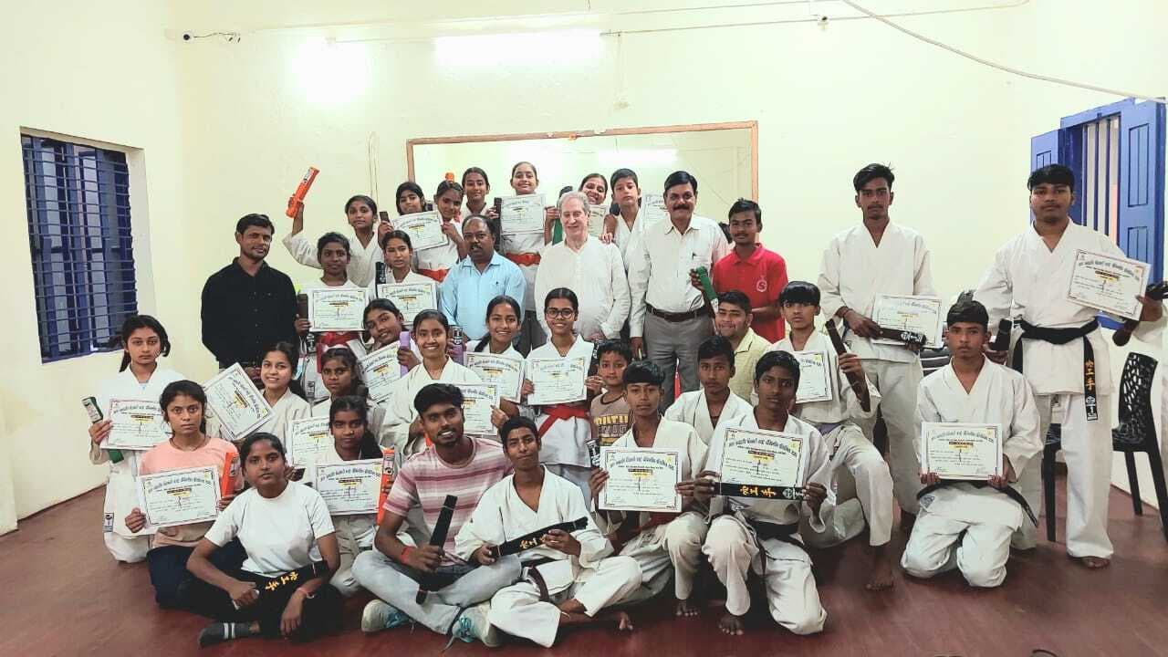 अमेरिकी नागरिक ने बापू के प्रिय भजन की दी प्रस्तुति दी