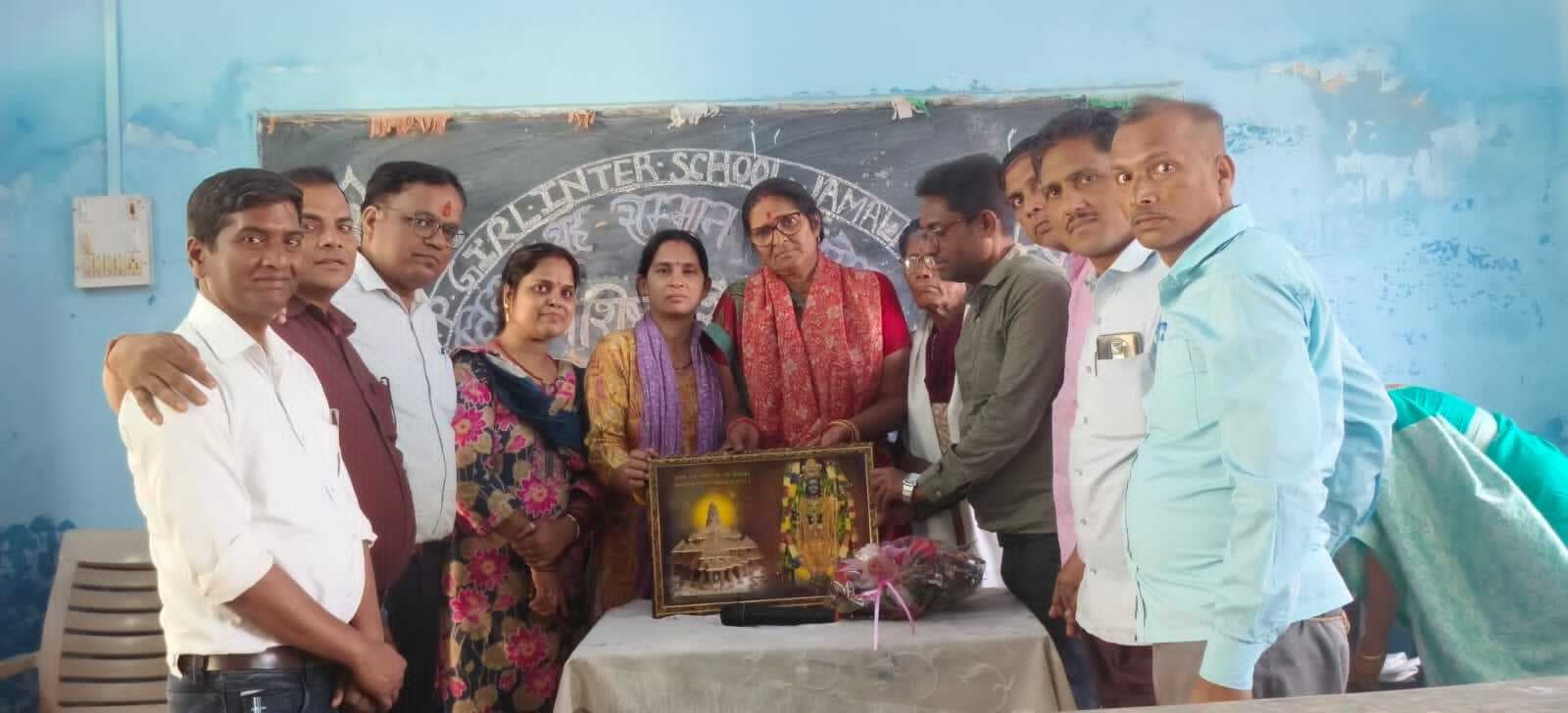 शिक्षिका का हुआ विदाई सह सम्मान समारोह