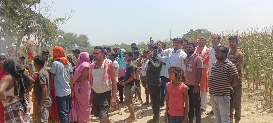 बड़ी तेलौंछ में आग लगने से आठ घर जलकर हुआ राख