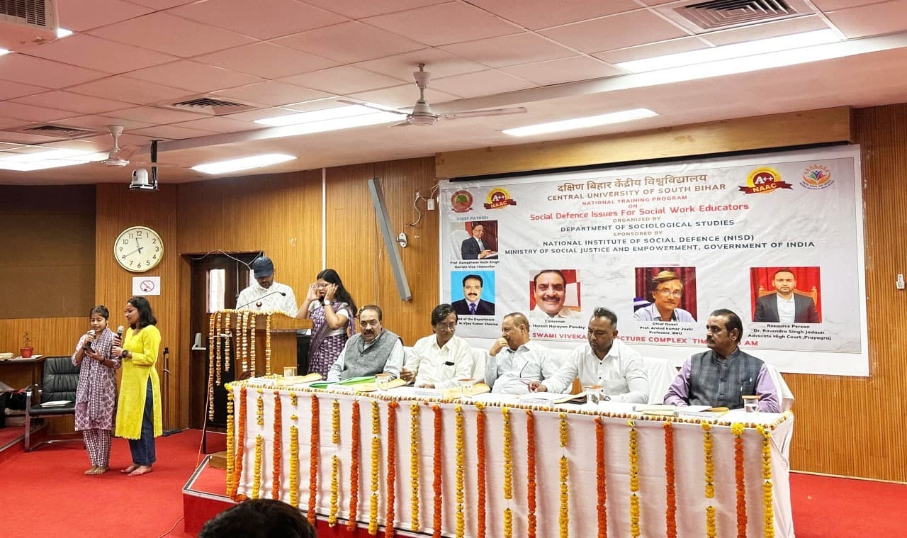 Gaya News : वैश्वीकरण के साथ हमें निरंतर खुद को विकसित करना होगा : प्रो जोशी