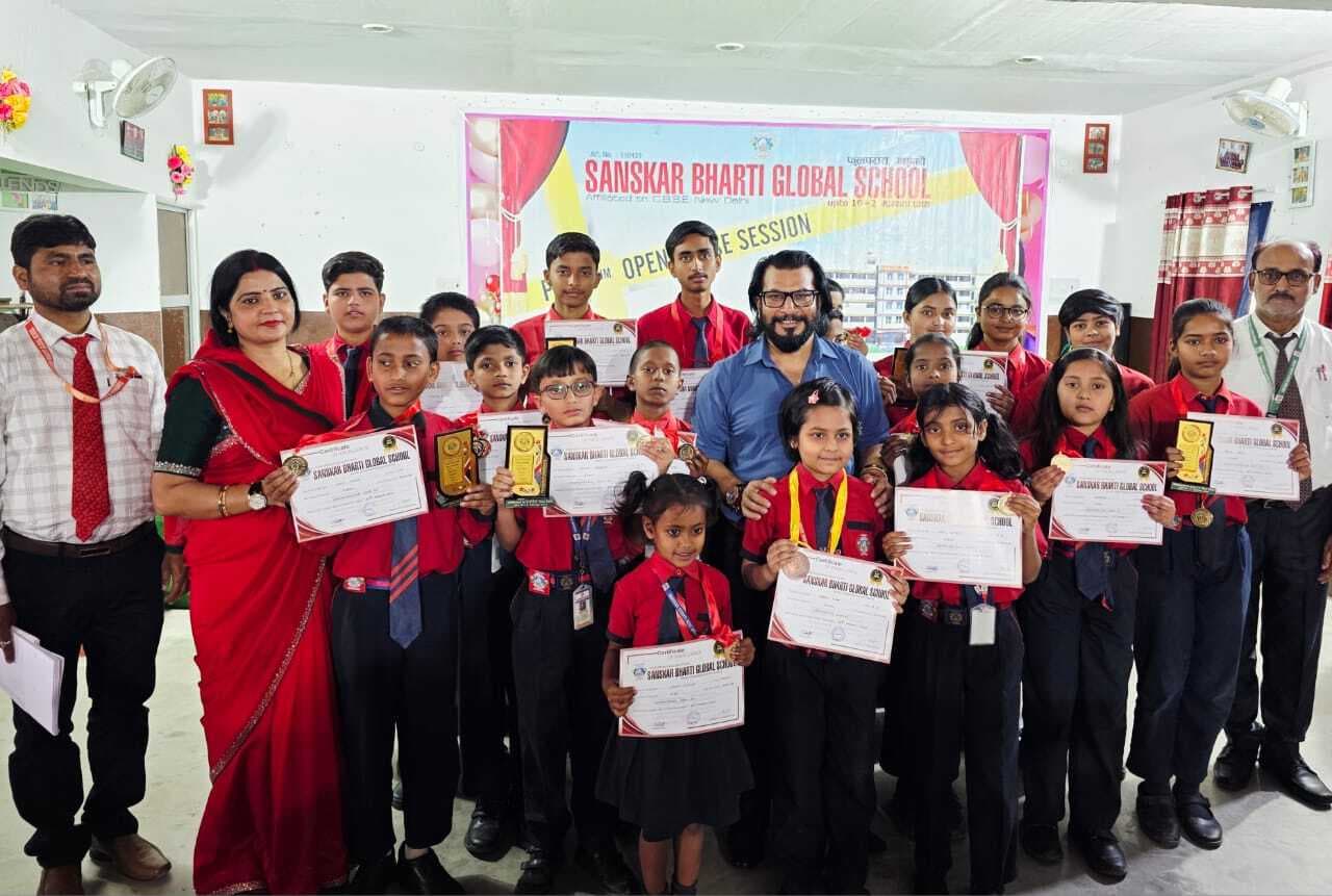 Madhubani News : बच्चों के सुनहरे भविष्य की बुनियाद निर्माण में जुटा है संस्कार भारती परिवार : डाॅ. विजय रंजन