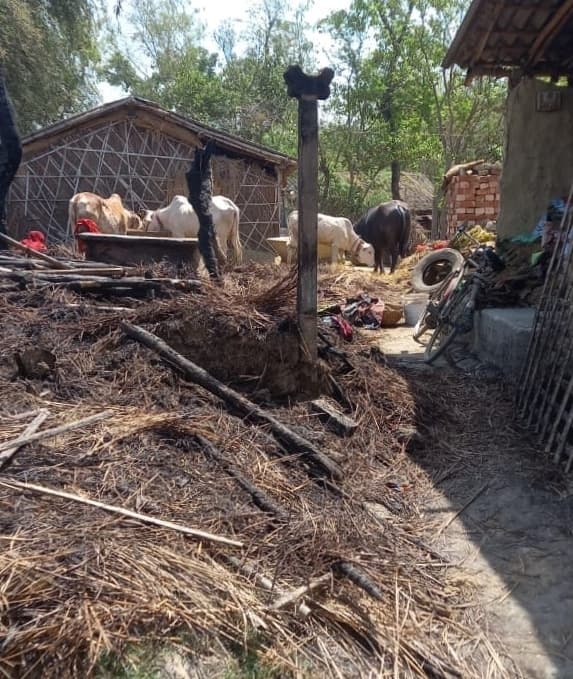 Madhubani News : मवेशी घर में लगी भीषण आग