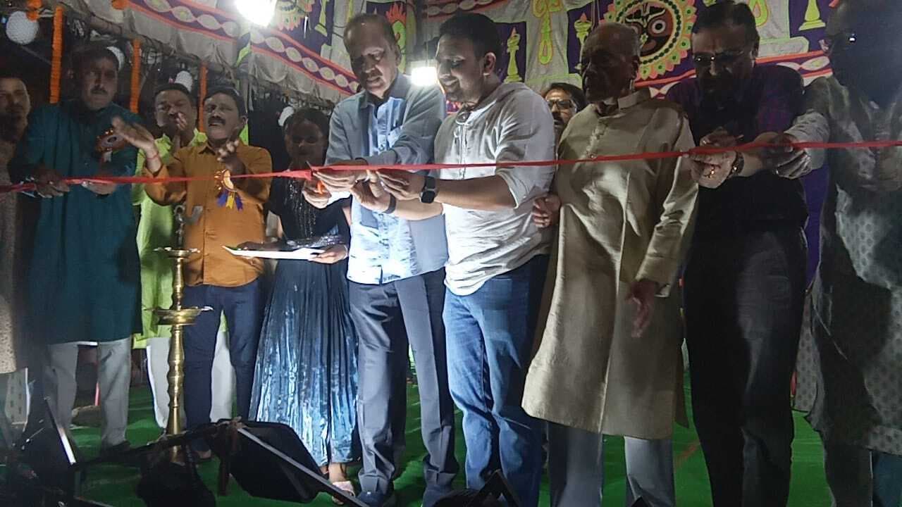 Saraikela News : अपनी संस्कृति के प्रति गर्व अनुभव करें