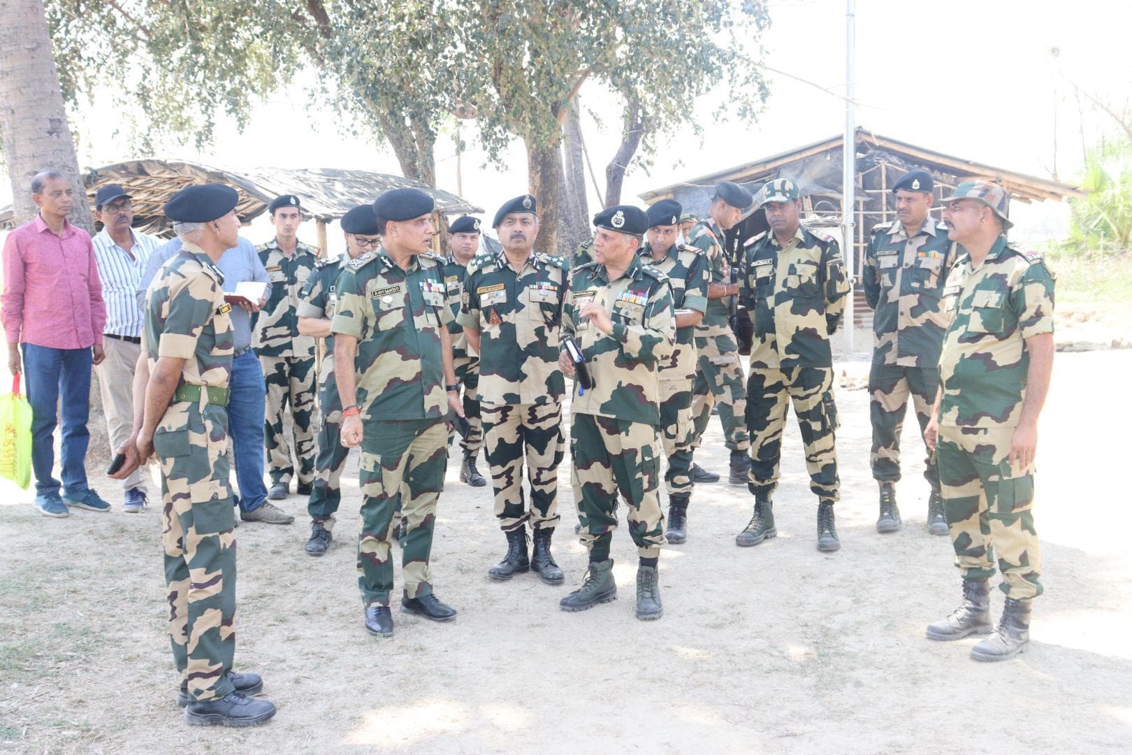 बीएसएफ के एडीजी ने भारत-बांग्लादेश सीमा का किया निरीक्षण