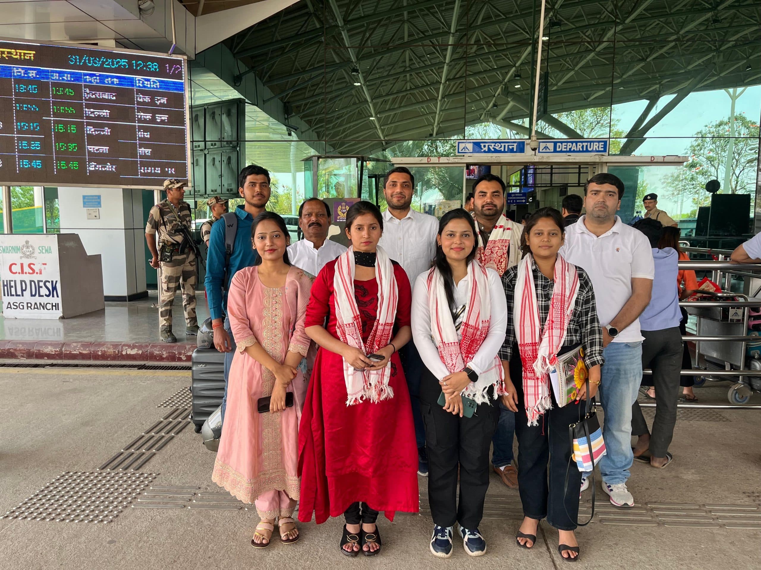 Ranchi News : युवा संंसद कार्यक्रम के तीनों विजेता दिल्ली गये