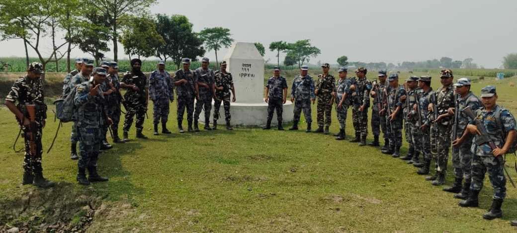 एसएसबी व एपीएफ ने सीमा पर की गश्ती