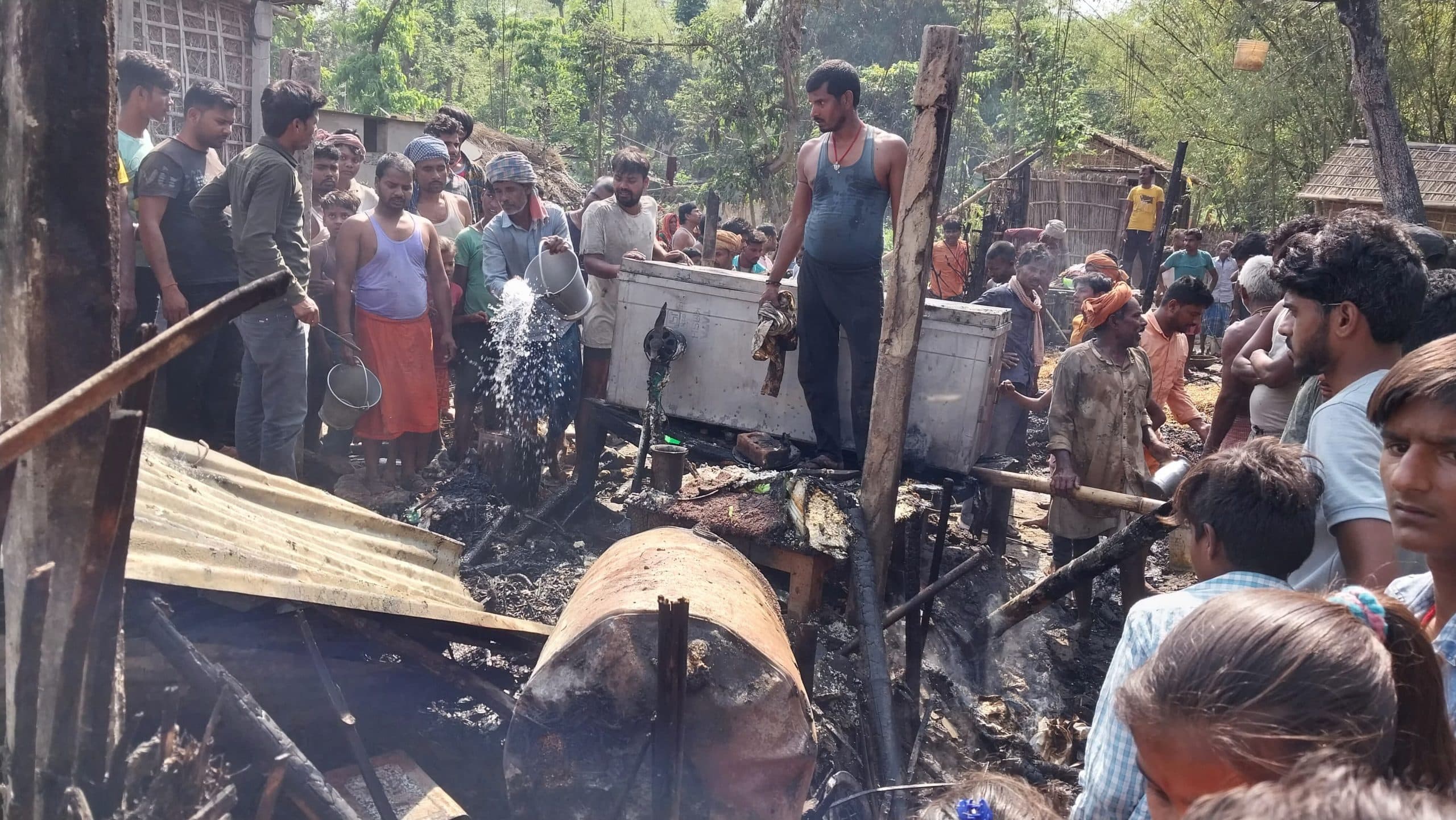 आग लगने से आठ घर जले, लाखों की क्षति