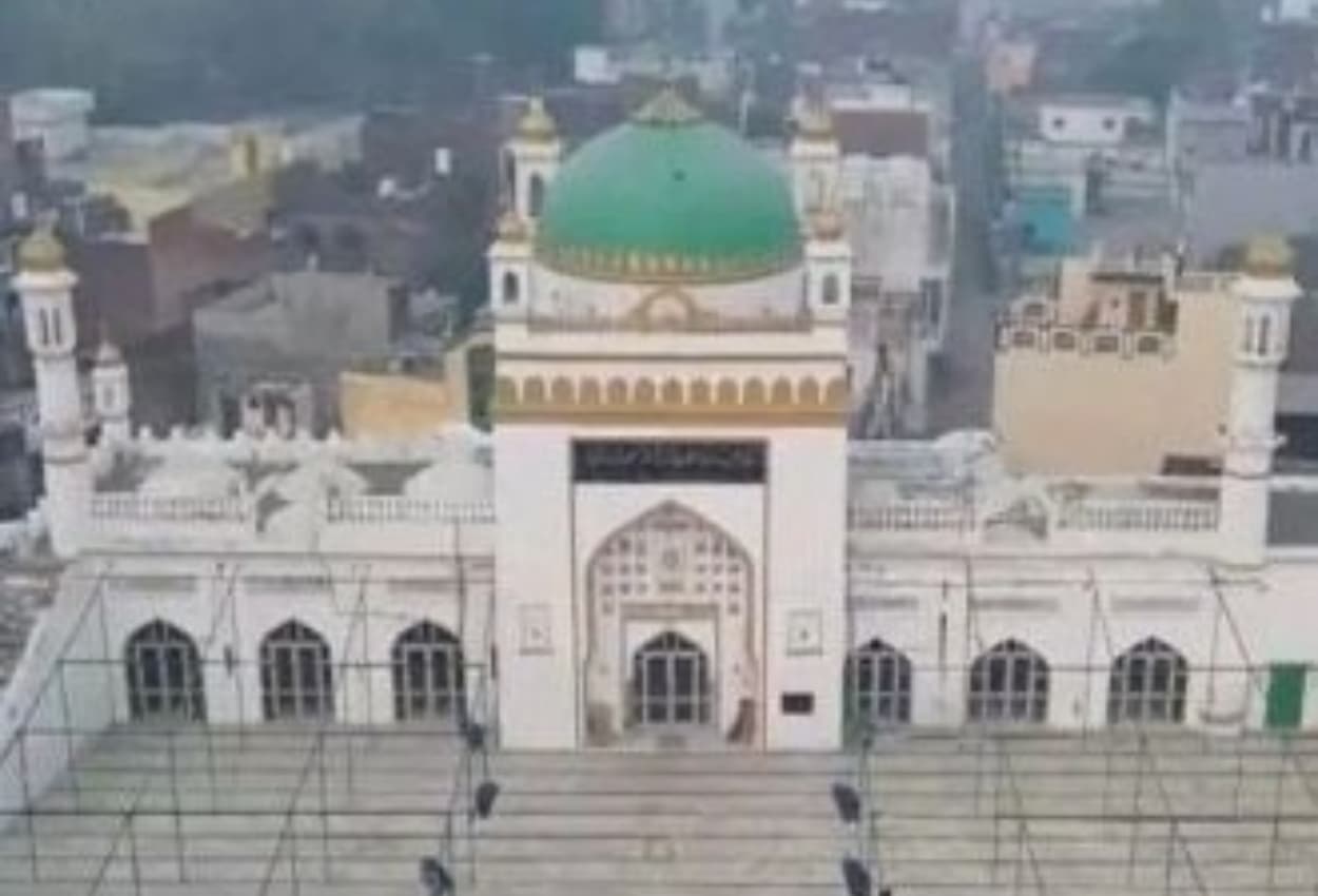 होली और जुम्मे की नमाज एक दिन, पुलिस छावनी में छाया संभल, देखें Video