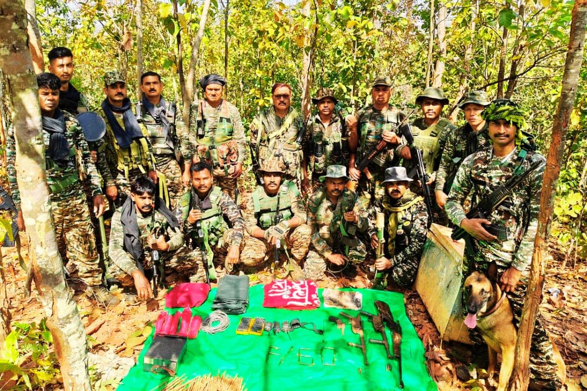 झारखंड में नक्सलियों की बड़ी साजिश नाकाम, टोंटो के जंगल में मिला हथियारों का जखीरा