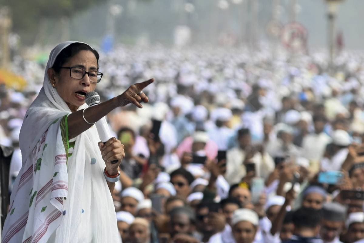 Video : मैं हिंदू हूं, मैं मुसलमान हूं, ईद की नमाज के दौरान ममता बनर्जी ने कहा