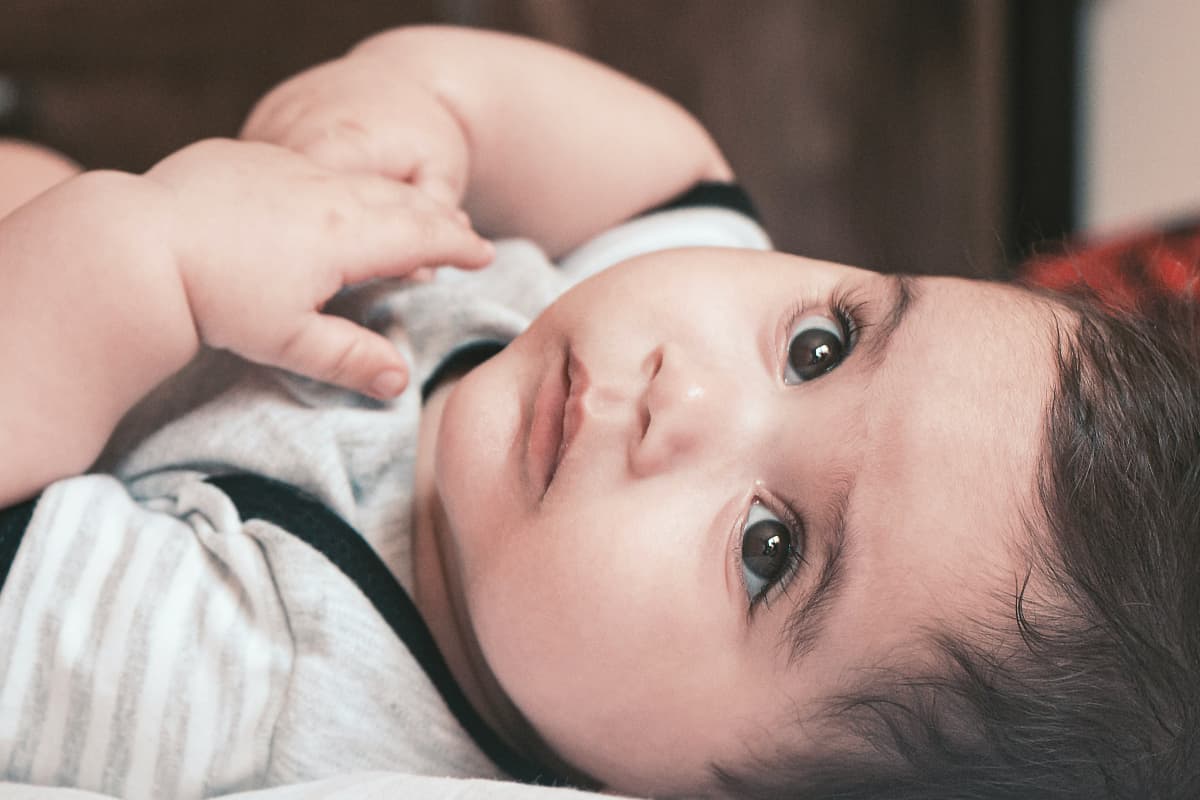 Baby Names: सभी के मन को मोह लेंगे आपके बेटे के ये आधुनिक नाम, देखें लिस्ट और जानें इनके अर्थ