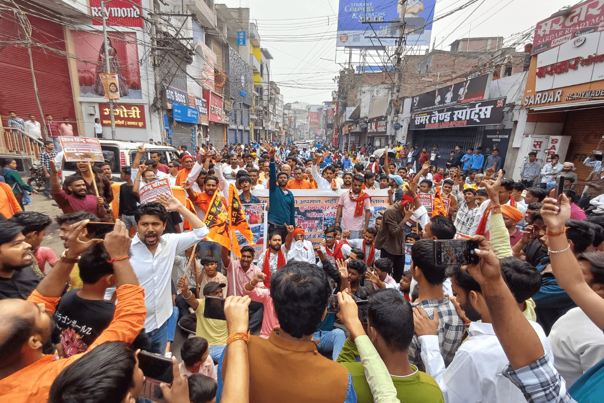 Muzaffarpur News: मंदिर शिफ्टिंग के विरोध में VHP ने किया शहर बंद का आह्वान, SSP ने खुद संभाला मोर्चा, वीडियो देखें!