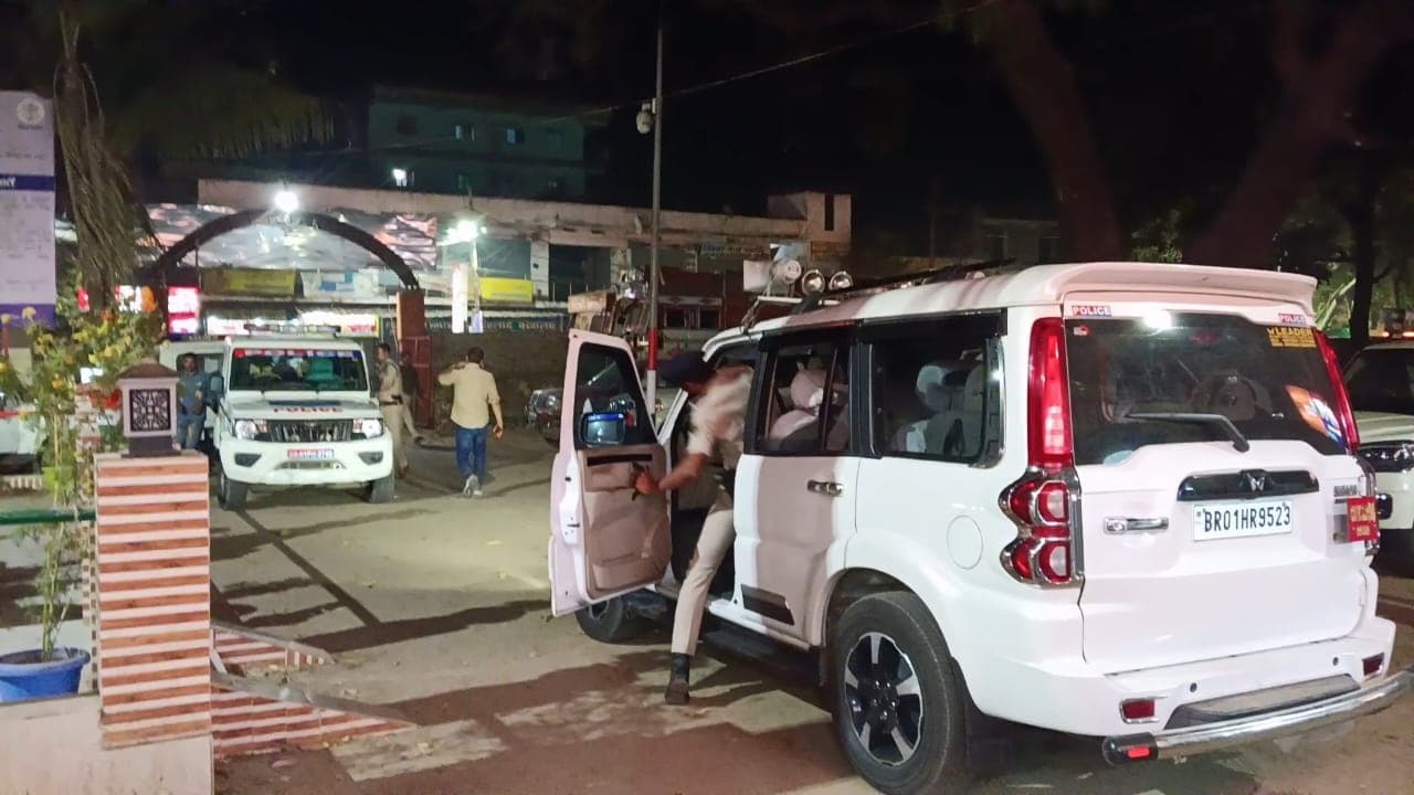 Police Encounter: पटना के मनेर में पुलिस मुठभेड़, एक अपराधी के पांव में लगी गोली