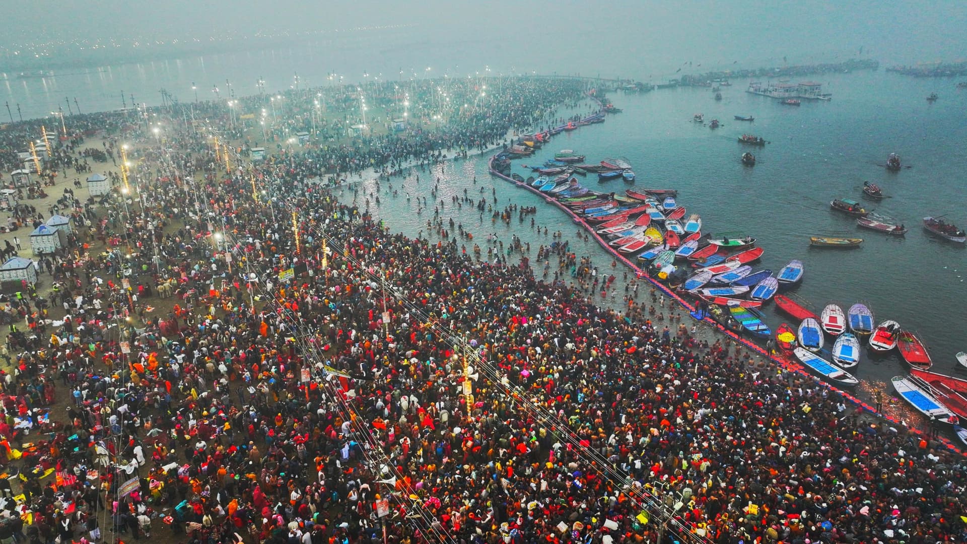 Mahakumbh: 800 рдХрд░реЛрдбрд╝ рд░реБрдкрдпреЗ рдХрд╛ рдмрдЬрдЯ рдЦрдкрд╛рдиреЗ рдХреА рдмрдбрд╝реА рдЪреБрдиреМрддреА