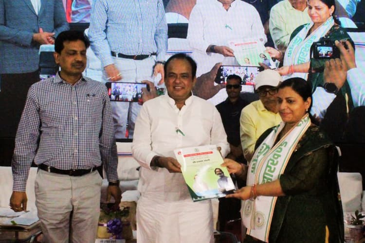 Sarkari Naukri: झारखंड को मिले 162 नये डॉक्टर, स्वास्थ्य विभाग में जल्द होगी 10 हजार से अधिक बहाली