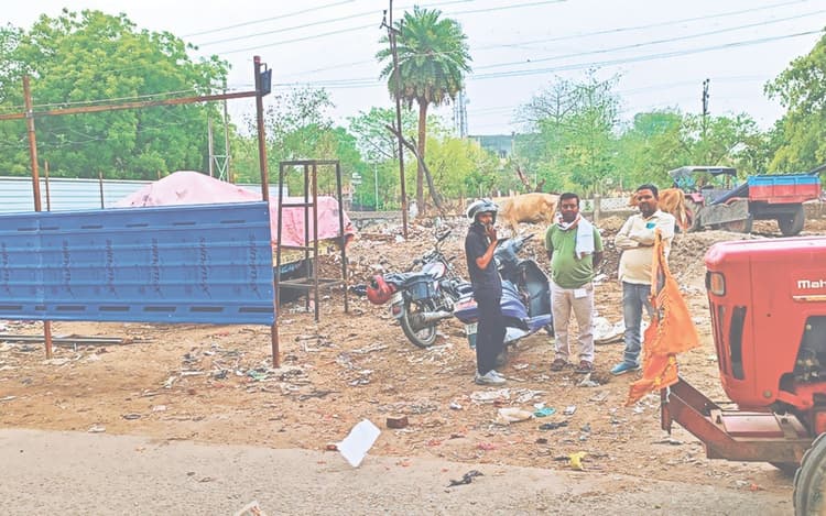 Gaya News: गांधी मैदान एरिया में घेराबंदी कर लगने गाड़ियां, शहर में सफाई का टेंडर लेने के बाद एजेंसी बना रही अपना ठिकाना