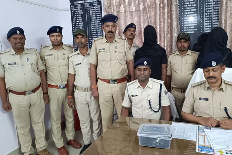 Bihar Crime: हाइवा ड्राइवर से रंगदारी मांगने वाले दो कुख्यात बदमाश गिरफ्तार, पुलिस ने हथियार के साथ दबोचा