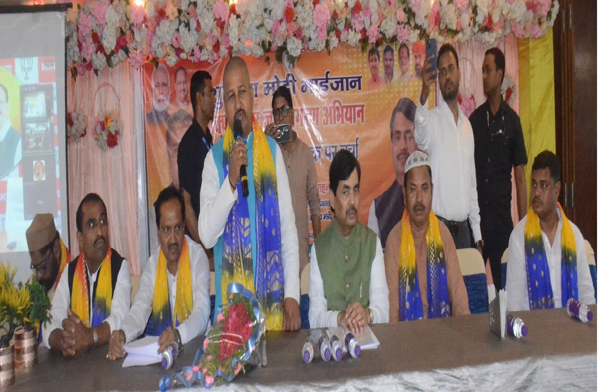 वक्फ बोर्ड संसोधन विधेयक पर चर्चा करते सैयद शाहनवाज हुसैन