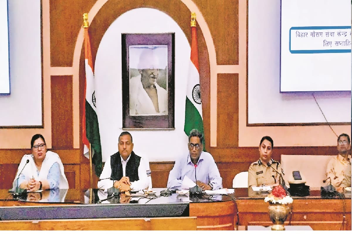 Gaya News: हीटवेव को लेकर आपदा विभाग ने कर ली ये तैयारी, पढ़िए बैठक में क्या हुआ फैसला