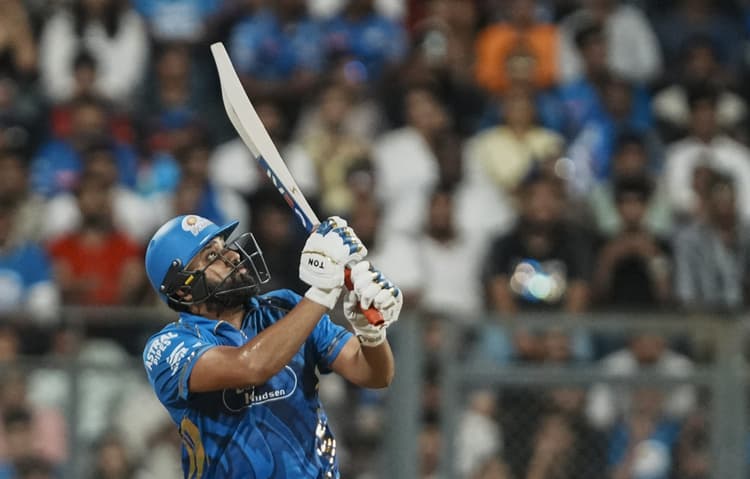 रोहित शर्मा ने लगाया खास शतक, विराट, गेल और डिविलियर्स की लिस्ट में हुए शामिल