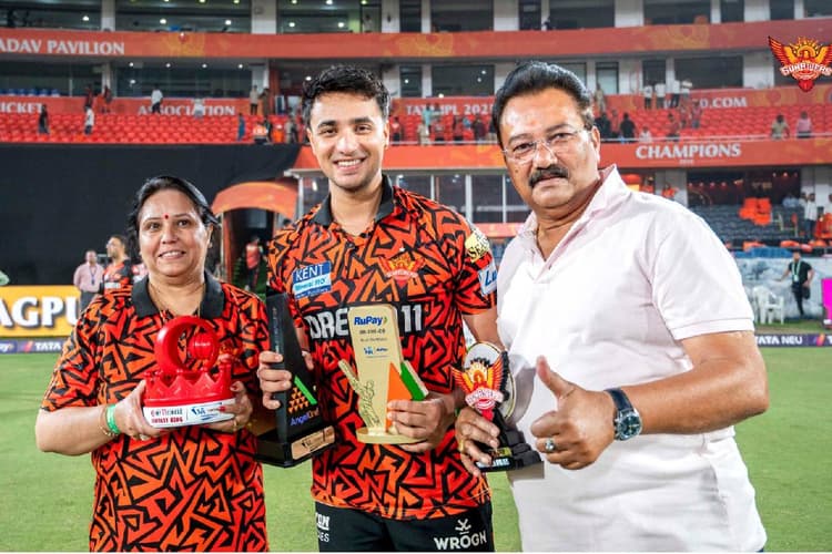 55 गेंद पर 141 रन की पारी से भी संतुष्ट नहीं है अभिषेक शर्मा के पिता, चाहते हैं कुछ और