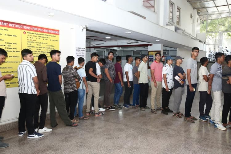 Admission in Kota: कोटा में एडमिशन शुरू, देशभर से पहुंच रहे स्टूडेंट और पेरेंट्स