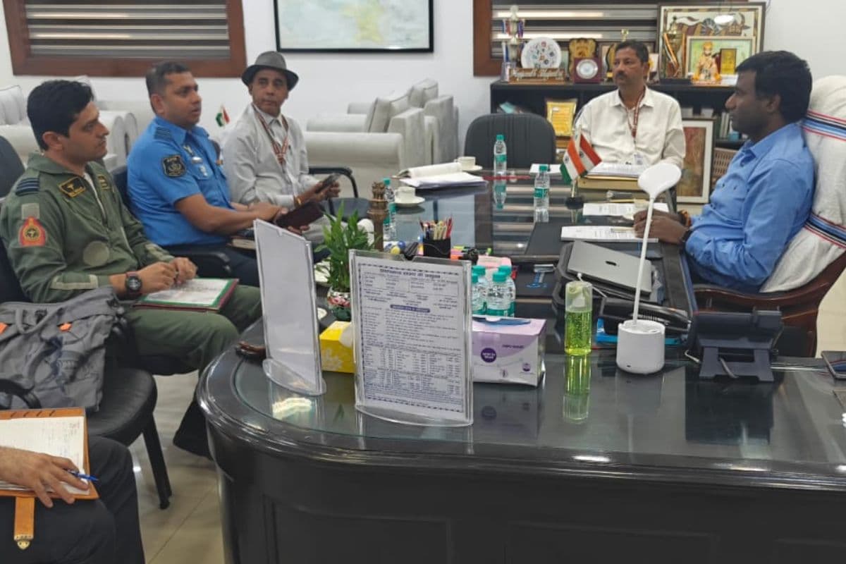 Air Force officer with ranchi DC Air Force officer with ranchi DC