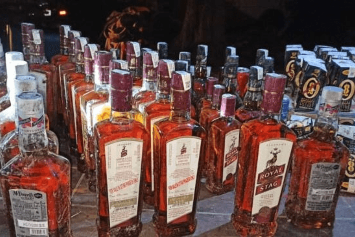 Bihar: उत्पाद विभाग की बड़ी सफलता! 7 लाख की विदेशी शराब जब्त, तस्कर गिरफ्तार