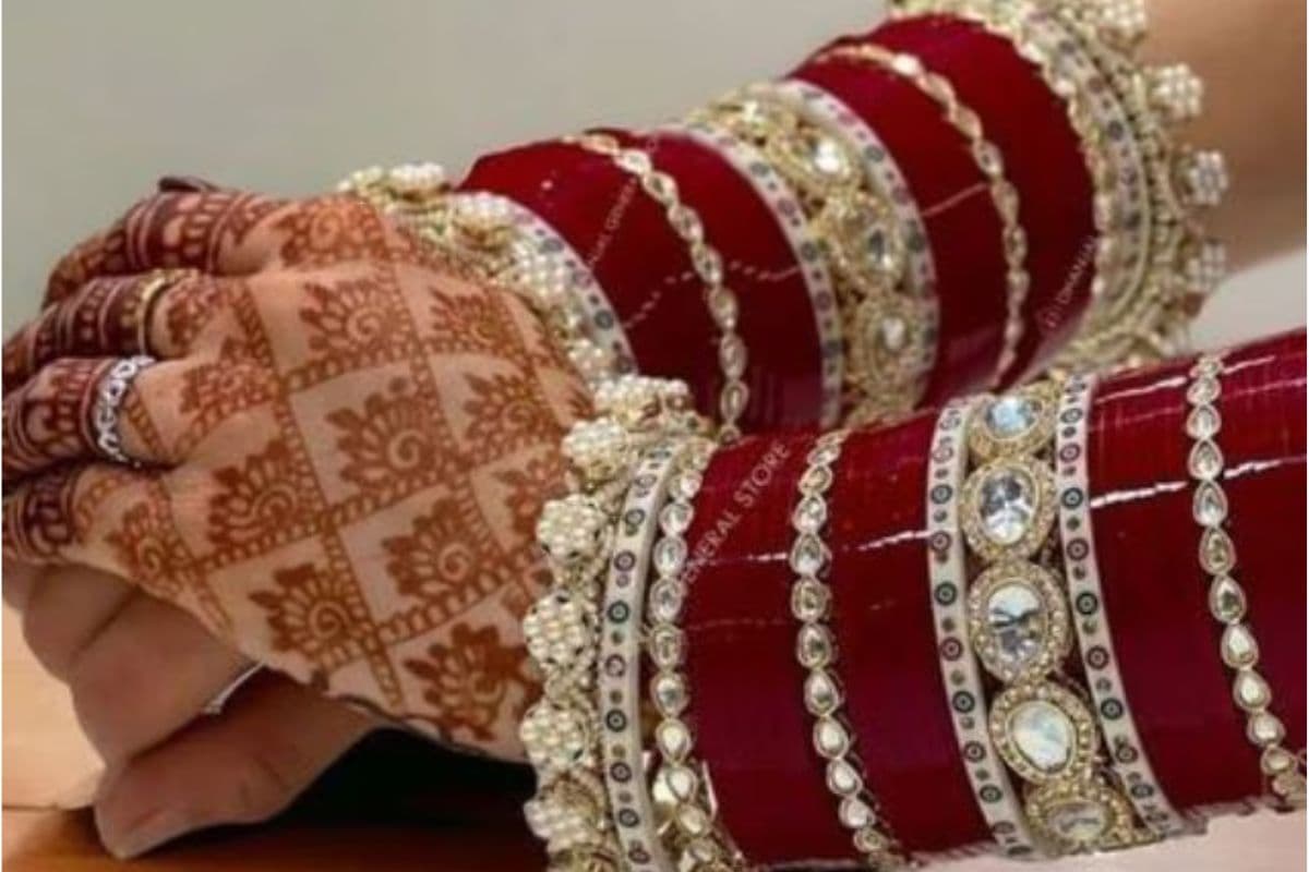 Chhath Puja Bangles: छठ पूजा में अपनी कलाइयों को सजाएं इन खूबसूरत चूड़ियों के डिजाइन से और दिखें सबसे अलग