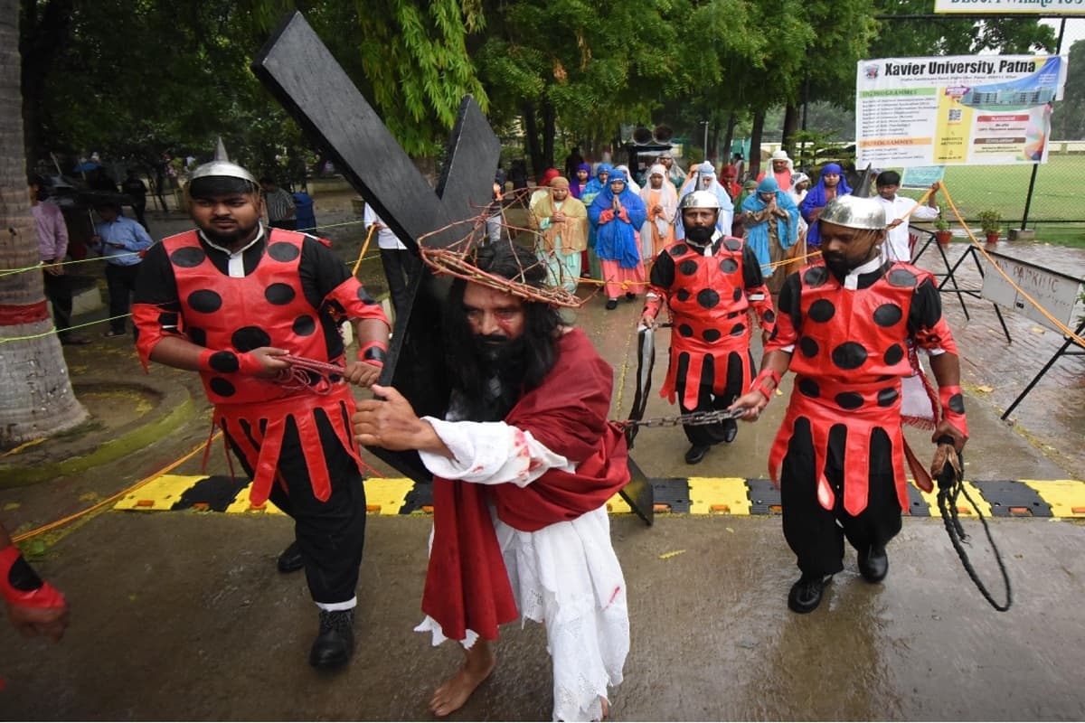 प्रभु यीशु के दुखभोग पर निकली झांकी, श्रद्धालुओं ने ऐसे तोड़ा उपवास